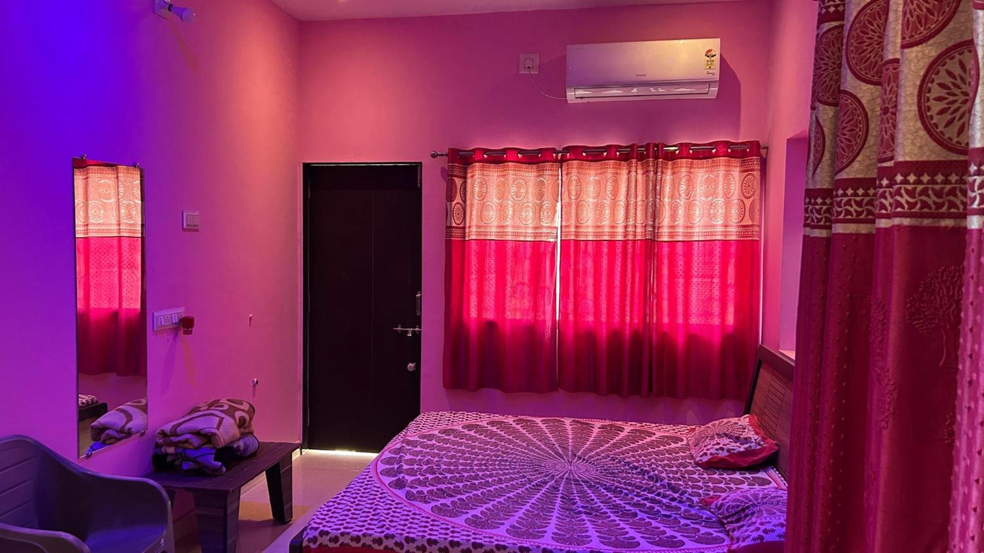 Dwarka Home Stay 2 Only Family Екстер'єр фото